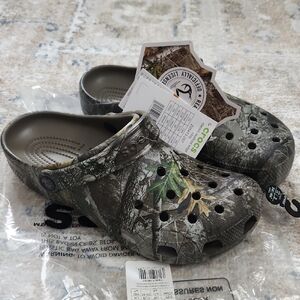 NWT- CROCS Realtree Camo